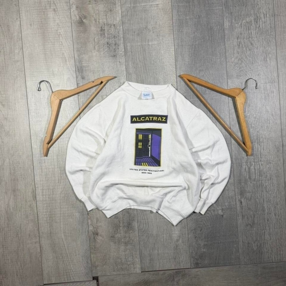 Vintage obscure 90s Alcatraz white and purple graphic crewneck sweatshirt